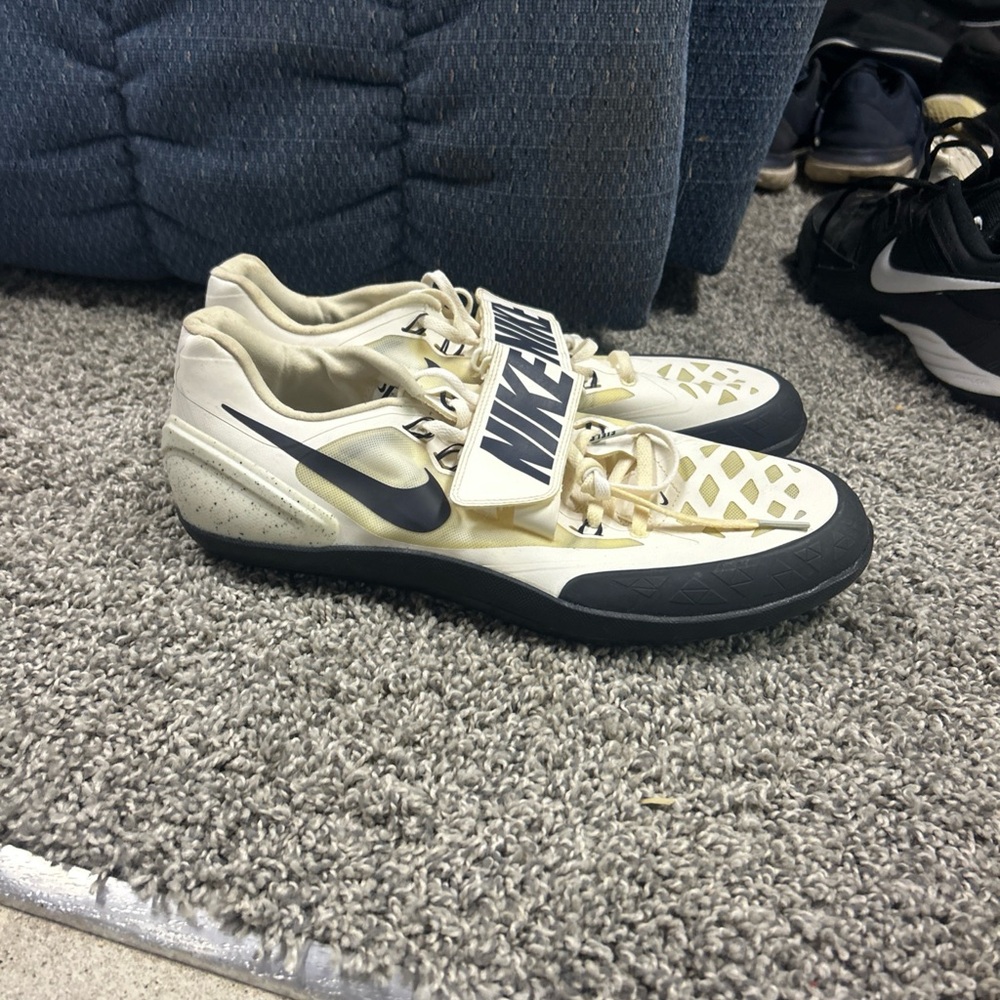 Nike Men’s Cream and Black Throwing shoes